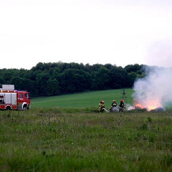 Podpalenie przyczyną pożaru. Cztery zastępy straży w Benicach Podpalenie przyczyną pożaru. Cztery zastępy straży w Benicach