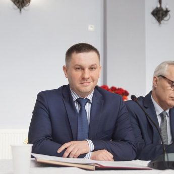 Burmistrz Zieliński o zmniejszeniu długu, dodatkowych środkach dla szkół i wymianie oświetlenia Burmistrz Zieliński o zmniejszeniu długu, dodatkowych środkach dla szkół i wymianie oświetlenia