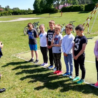 Od juniora do seniora. Policjanci edukują najmłodszych Od juniora do seniora. Policjanci edukują najmłodszych