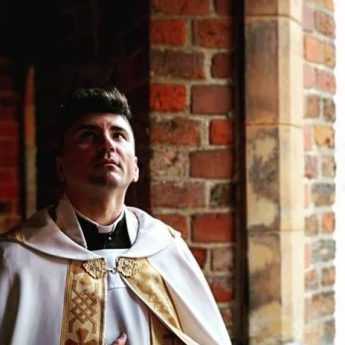 "Jezus pokazuje nam, że Jego odejście jakże dla nas smutne i bolesne wcale nie oznacza końca" "Jezus pokazuje nam, że Jego odejście jakże dla nas smutne i bolesne wcale nie oznacza końca"
