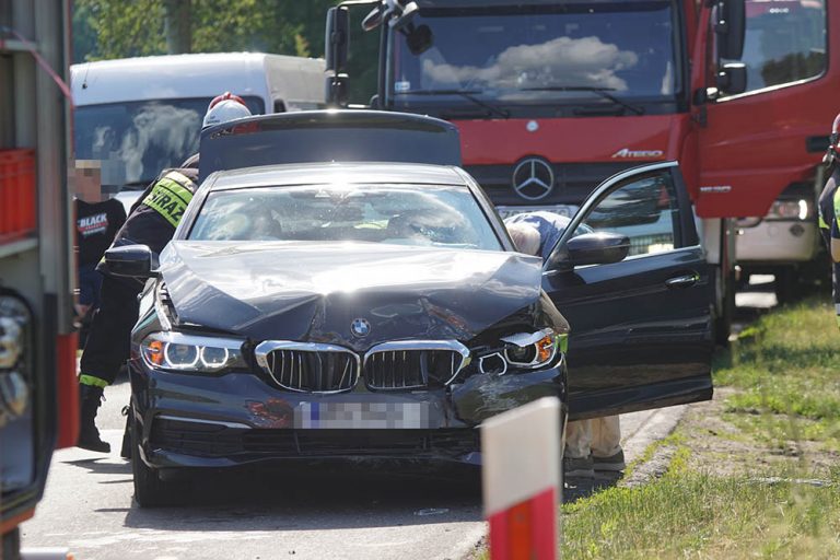 BMW wjechało w Skodę. Wymuszenie przyczyną zderzenia
