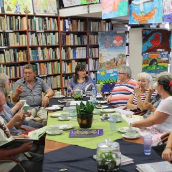 Spotkanie Dyskusyjnego Klubu Książki w międzyzdrojskiej bibliotece