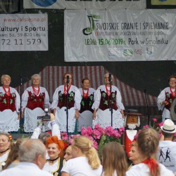 Stawnianki na IX "Festiwalu Współczesnej Kultury Ludowej "Swojskie Granie i Śpiewanie w Leśnej" Stawnianki na IX "Festiwalu Współczesnej Kultury Ludowej "Swojskie Granie i Śpiewanie w Leśnej"