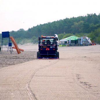Dziś w Rewalu, jutro w Pobierowie. Gmina testuje sprzęt do sprzątania plaży! Dziś w Rewalu, jutro w Pobierowie. Gmina testuje sprzęt do sprzątania plaży!