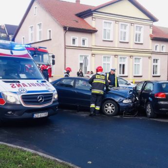 Zderzenie dwóch aut na ulicy Słowiańskiej