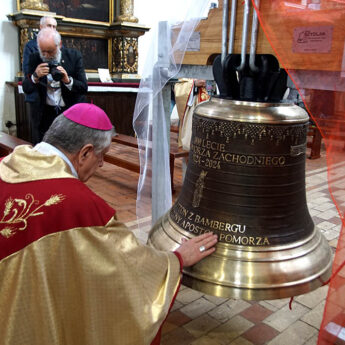 Dzwon "Otton" konsekrowany przez Arcybiskupa Dzięgę [Zdjęcia, Film]