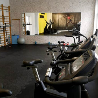 Miejski Ośrodek Sportu i Rekreacji w Kamieniu Pomorskim, zaprasza mieszkańców na bezpłatne treningi z instruktorem