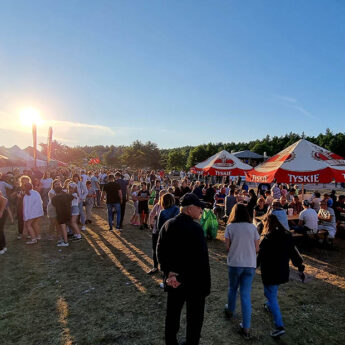 Tłumy mieszkańców na Dniach Świerzna. Zespół After Party gwiazdą wieczoru [FILM]