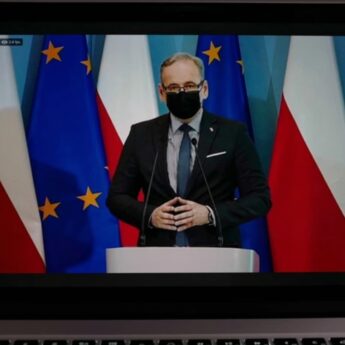 Luzowanie obostrzeń. Rząd ogłosił kolejne etapy Luzowanie obostrzeń. Rząd ogłosił kolejne etapy