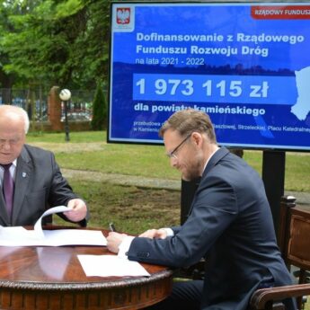Umowa na przebudowę ulic w Kamieniu Pomorskim podpisana! Umowa na przebudowę ulic w Kamieniu Pomorskim podpisana!