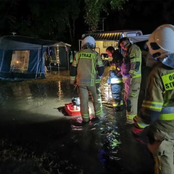 Połamane drzewa, zalane piwnice. Pogoda znów dała się we znaki