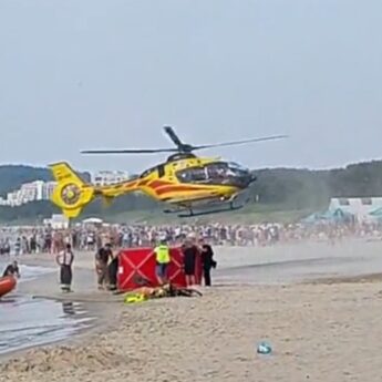 Dramatyczne sceny na plaży w Międzyzdrojach. Trwa reanimacja 16 - latka! [Aktualizacja]