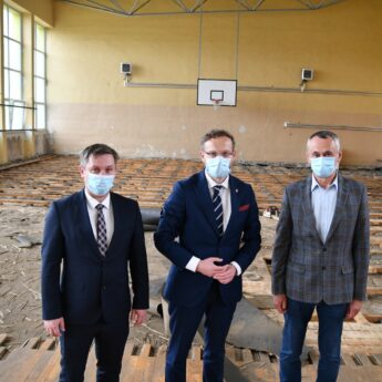 Nieremontowana od dziesięcioleci sala gimnastyczna niebawem zyska nowy blask Nieremontowana od dziesięcioleci sala gimnastyczna niebawem zyska nowy blask