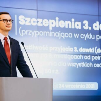 Trzecią dawkę szczepionki będą mogły przyjąć osoby po 50. roku życia i medycy Trzecią dawkę szczepionki będą mogły przyjąć osoby po 50. roku życia i medycy