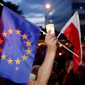 Manifestacje w 126 miastach w Polsce: "Zostajemy w Unii Europejskiej" [SONDA]