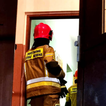 W budynku wyczuwalny był gaz. Na miejcu pojawili się strażacy i policja W budynku wyczuwalny był gaz. Na miejcu pojawili się strażacy i policja