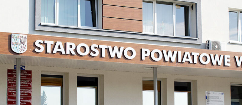 Kasa w budynku starostwa do likwidacji. "Od 1 września wszelkie wpłaty bezgotówkowo"