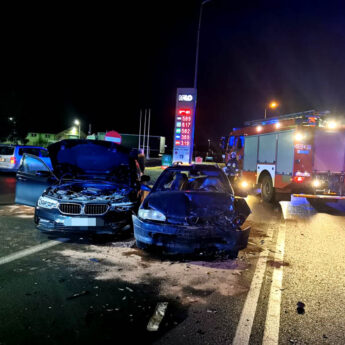 BMW zderzyło się z Peugeotem. Zdarzenie drogowe na wysokości stacji Neo w Wolinie