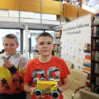 Robotyka w międzyzdrojskiej bibliotece – finał warsztatów ECDL e-Citizen i programowania LEGO Spike