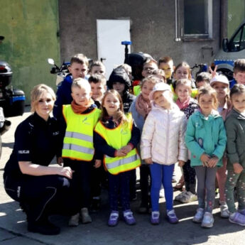 Przedszkolaki odwiedziły Policjantów. Dzieci zwiedzały Komendę w Kamieniu Pomorskim