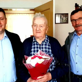 91. urodziny "Zasłużonego dla Gminy Golczewo". Burmistrz odwiedził Jubilata