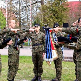 Złożyli uroczystą przysięgę. Święto w 8. FOW w Dziwnowie Złożyli uroczystą przysięgę. Święto w 8. FOW w Dziwnowie
