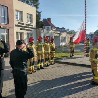 Strażacy upamiętnili Dzień Flagi Rzeczypospolitej Polskiej