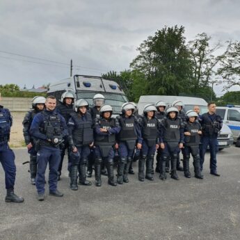 12 młodych stażem policjantów patroluje ulice Powiatu Kamieńskiego