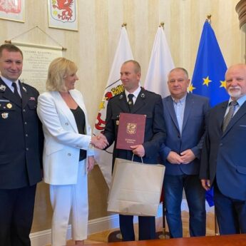 Bohaterski czyn strażaka z Kołczewa! Pan Robert uratował życie 4 - letniego chłopca z Chynowa