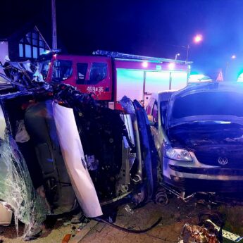 Wypadek w centrum Wisełki. Bus zderzył się z osobówką