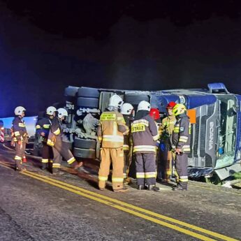 Ciężarówka z amoniakiem przygniotła busa! Jedna osoba nie żyje!