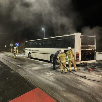 Autobus zapalił się w trakcie jazdy! Interweniowali strażacy!