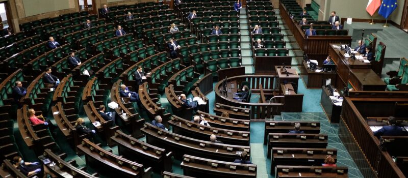 Chcą całkowitej likwidacji 800 plus oraz 13. i 14. emerytury