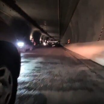 Pierwsza warstwa asfaltu w tunelu wylana! Za nami także test wentylacji [FILM]