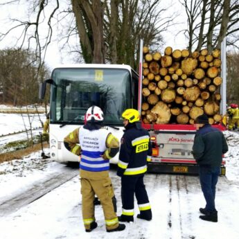 Autobus szkolny zderzył się z ciężarówką!