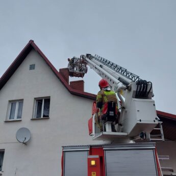 Pożar w jednym z budynków w Golczewie. Interweniowały trzy zastępy straży