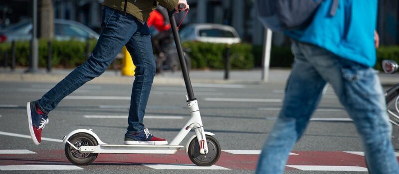 Rząd bierze się za elektryczne hulajnogi. Zdjęcie blokady ma być nielegalne Rząd bierze się za elektryczne hulajnogi. Zdjęcie blokady ma być nielegalne