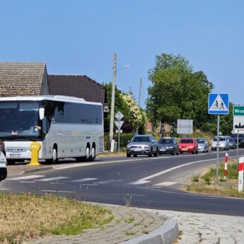 Rozpoczęły się powroty znad morza. Trasa Dziwnówek - Kamień Pomorski zakorkowana