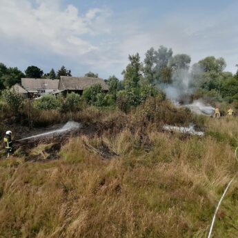 Pożar nieużytków w Kukułowie. Wszystko przez wypalanie gałęzi