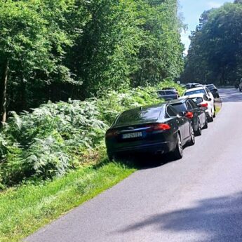 Parkują nawet na zakręcie! "Tylko czekać aż dojdzie do tragedii"