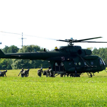 Spadochroniarze pod Jarszewem! Kilkunastu żołnierzy spadło z nieba!