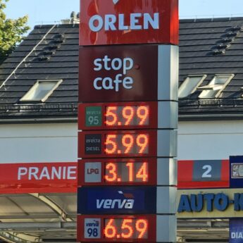 Ceny paliw dalej będą spadać. Możliwe obniżki o kolejne 20 groszy