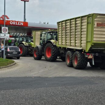 Ciągniki na stacjach benzynowych. Ceny tańsze jak w hurcie