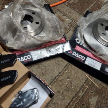 Sprzedam nowe Klocki oraz tarcze do audi a4b5