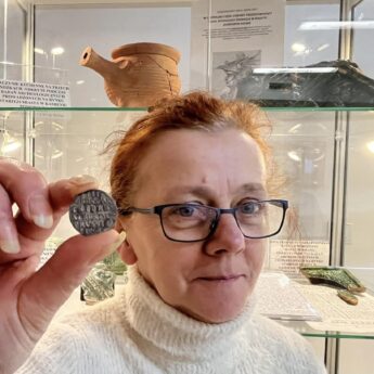 Ależ odkrycie! Podczas prac porządkowych natrafiła na blisko 500 - letnią monetę!