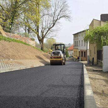 Kolejne ulice Kamienia Pomorskiego z nowym asfaltem