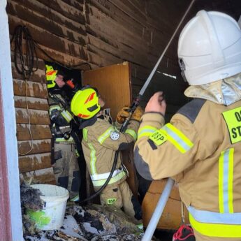 Pożar budynków gospodarczych w Ładzinie. Na miejscu 5 zastępów straży!