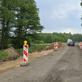 Koszmar kierowców przedłuży się. Zakończenie remontu na trasie Dziwnówek - Łukęcin przesunięte