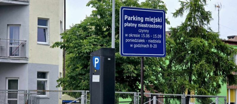 Duże zmiany w płatnym parkowaniu w gminie Dziwnów. Nowe zasady, stawki i ulice objęte opłatami