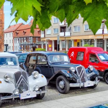 Oldtimery pod kamieńskim ratuszem